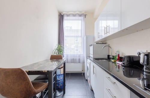 Stroud Green Apartment | Smart 1BD Flat, 6 Mins from Finsbury Park