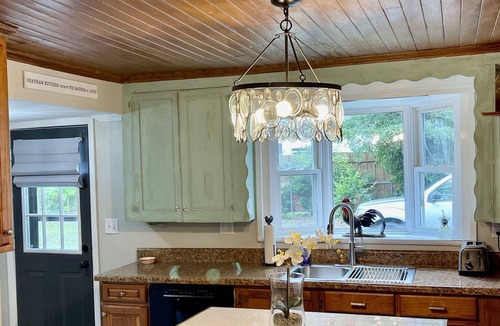 Cordova Cottage | SMOKE FREE Cottage on Chatham quiet, peaceful, business travelers welcome