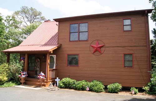 Murphy Ski Chalet | Smokey Mountain Dreaming - mountain views, hot tub & much more!