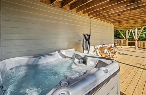 Maggie Valley House | Smokey Mtn Retreat: YEAR-ROUND VIEWS! GAME ROOM! HOT TUB! GOLF & SKI NEARBY!