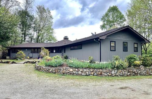 Bryson City House | Smokey Vista Lodge