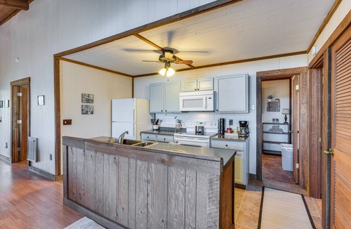 Andrews Cabin | Smoky Mountain Cabin w/Fire Pit & Stunning Views!