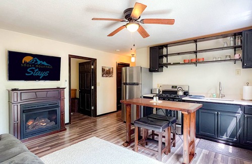 Whittier Cabin | Smoky Mountain Cabin w/Hot Tub & View | Private - Cherokee & Bryson City