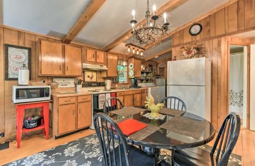 Franklin House | Smoky Mountain Cottage with Lanai and Mtn Views