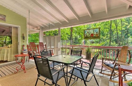 Franklin House | Smoky Mountain Cottage with Lanai and Mtn Views