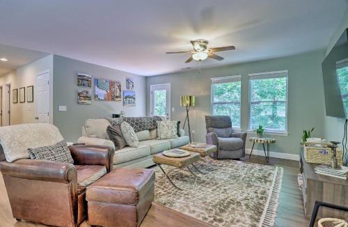 Leicester House | Smoky Mountains Leicester Home with Deck!
