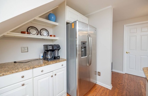 Morristown House | Snuggle Inn | Main Lake | Pet-friendly