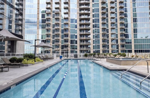 Sobro Apartment | SoBro Getaway w/Enjoy Stunning Skyline Views | Walk to Broadway& Music Hall|