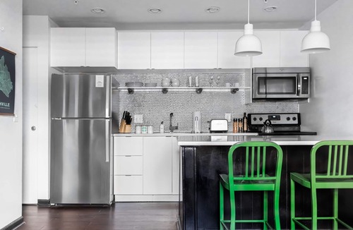 Rutledge Hill Apartment | SoBro Guest House by Black Swan - Near Broadway (16)