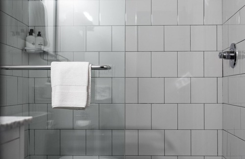 Rutledge Hill Apartment | SoBro Guest House by Black Swan - Near Broadway (16)