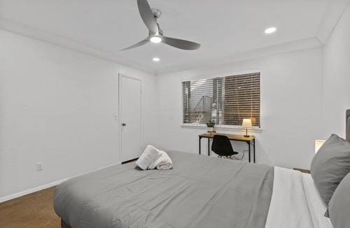 Bouldin Apartment | SOCO Downtown View I Free Pkg