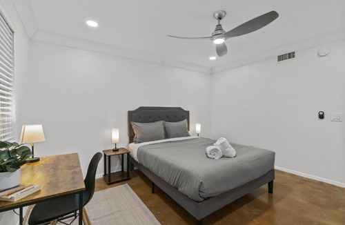 Bouldin Apartment | SOCO Downtown View I Free Pkg