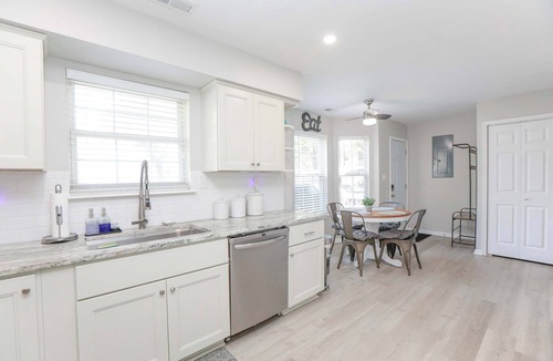Norfolk Apartment | Sojourn Delightful Family Home Sleeps 6