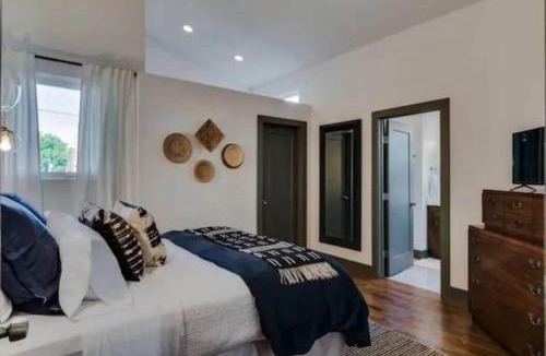 Chestnut Hill House | Songbird Suite B