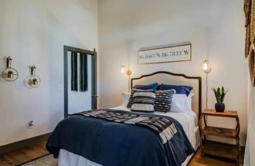 Chestnut Hill House | Songbird Suite B