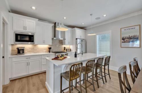 Berry Hill House | Soprano - Private Rooftop - 8 mins to Broadway