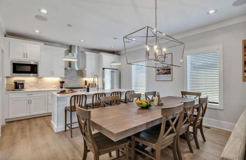 Berry Hill House | Soprano - Private Rooftop - 8 mins to Broadway