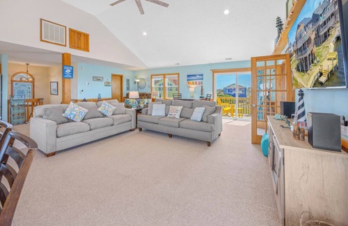 Avon House | Soundfront Dog Friendly Home w/Hot Tub, Game Room, Private Boat Dock, Kayaks