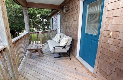 Brigands' Bay House | Soundside, Fire Pit, Screened in Porch, Fenced in Backyard, Charming Beach House