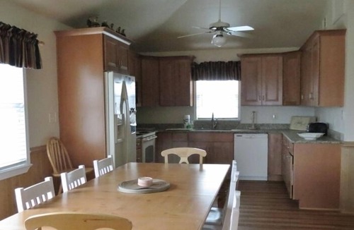 Avon House | Soundside Waterfront w/Kinnakeet Pool, Pickleball & Tennis- Kayaks Included
