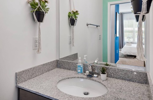 Avery Creek Apartment | South Asheville Getaway | 2 BDR Apt | Gym & Pool