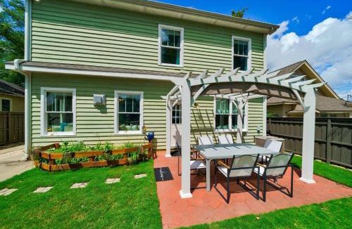 Wilmore House | South End Home Pool Spa Firepit Arcade