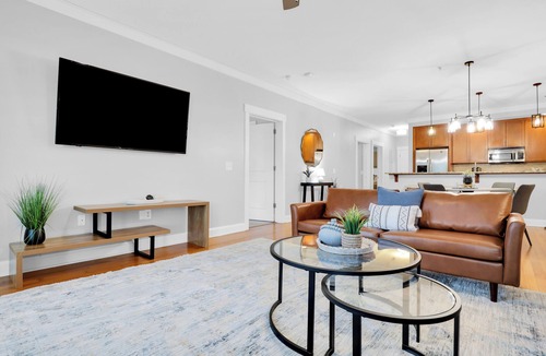 Old West Broad Neighborhood House | South Historic District 2BDR | The Juliette