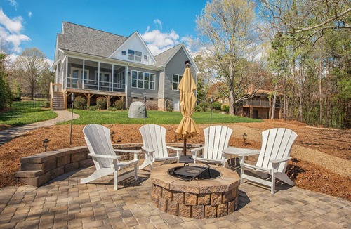 Lake Norman of Catawba House | Southern Breeze lake front property is pet friendly for an additional fee