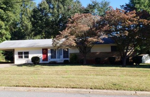 Statesville House | ★★★★★ Southern Comfort Statesville ★★★★★