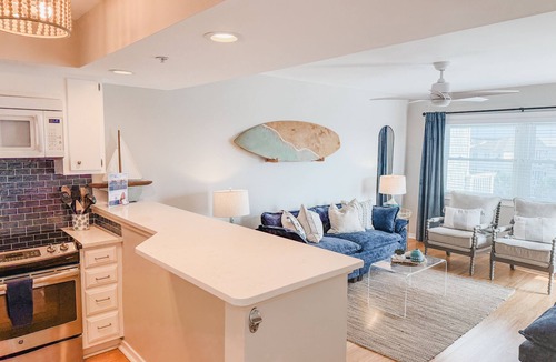 Wrightsville Beach Apartment | Southern Exposure-Next to Johnnie Mercers Pier, Ocean View, Updated Condo