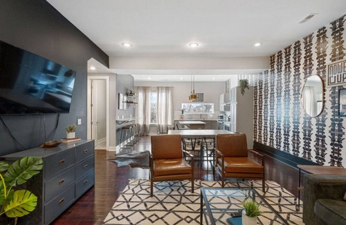 Chestnut Hill Villa | Southern Oasis Minutes to DT, Gulch, WeHo and 12S