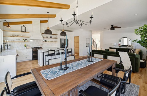 Southern Pines House | Southern Pines Stunner - secret reading nook! Walkable to Downtown