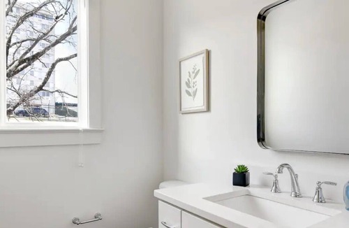 Historic Waverly House | SOUTHERN SLEEK-PRIVATE BALCONY-12TH SOUTH DISTRICT
