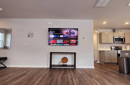 Southport House | Southport Retreat! Beautiful 3 BR house! Family-oriented and pet-friendly!