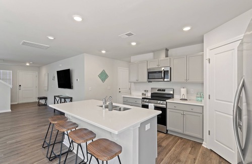 Southport House | Southport Retreat! Beautiful 3 BR house! Family-oriented and pet-friendly!