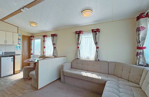 Ingoldmells House | Spacious 12ft wide caravan with one double and one twin.