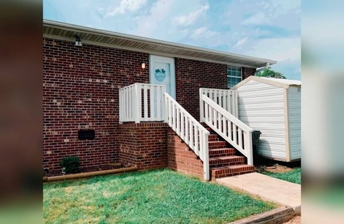 Lexington - Salisbury Apartment | Spacious 1king bd/2queen 15mins polar express