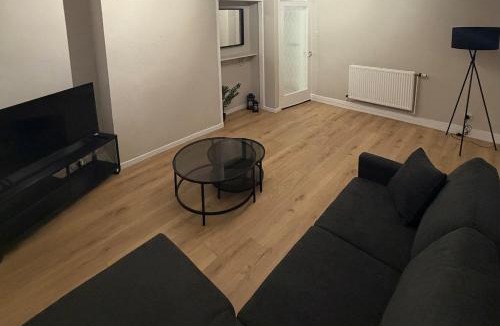 Liberton Apartment | Spacious 2 bed apartment with private parking space