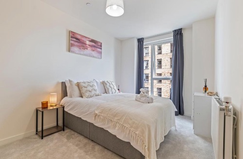 Marlborough Apartment | Spacious 2-Bed Apartment - Sleeps 8 - Balcony