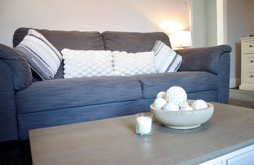 St Helens Apartment | Spacious 2-Bed Flat | Near St Helens Centre + WiFi