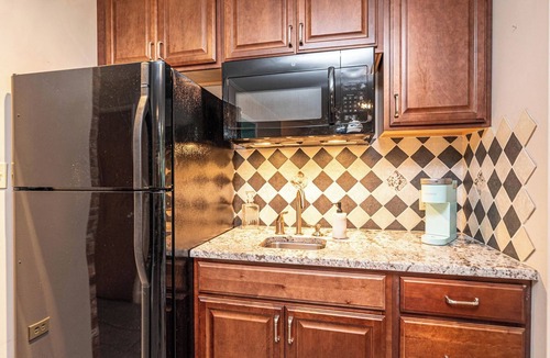 Oakwood Historic District Apartment | Spacious 2-bedroom apartment in historic Hickory neighborhood