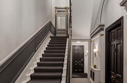 Brompton & Hans Town Apartment | Spacious 2 bedroom apartment in Cadogan Square
