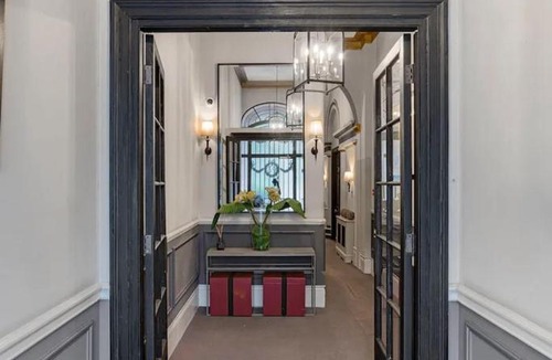 Brompton & Hans Town Apartment | Spacious 2 bedroom apartment in Cadogan Square