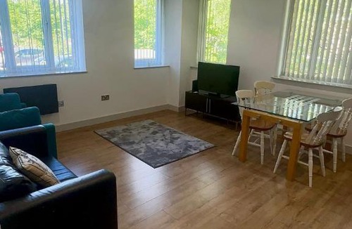 Cannock Apartment | Spacious 2 Bedroom Flat City Centre