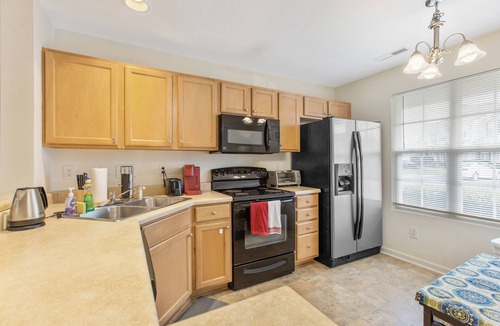 Northeast Raleigh House | Spacious 2 bedrooms townhouse by the Greenway/Pool access