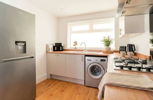 Doncaster House | Spacious 3 BED Doncaster Home w Garden & Parking
