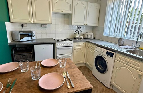 Wolverhampton House | Spacious 3-Bed House with Parking, WiFi & Garden