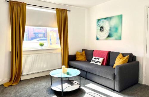 Ashington House | Spacious 3 bed Northumberland Long stay discount