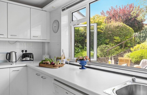 Rock House | Spacious 3 bed | Quiet location | Rock