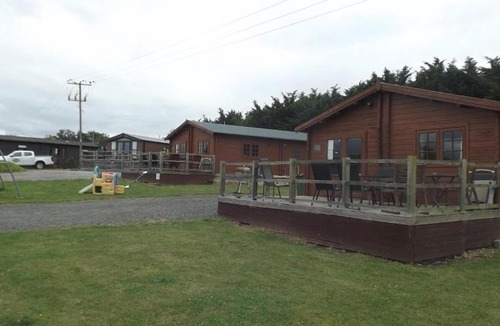 Offenham House | Spacious 3 bedroom cabin at Avonvale Holiday Lodge